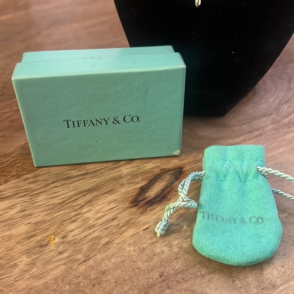Tiffany and Co infinity heart necklace - Picture 5 of 5